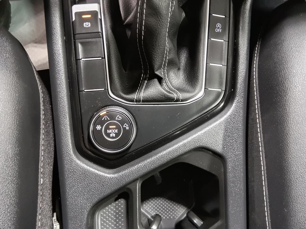 2024 Volkswagen Taos - Image 19