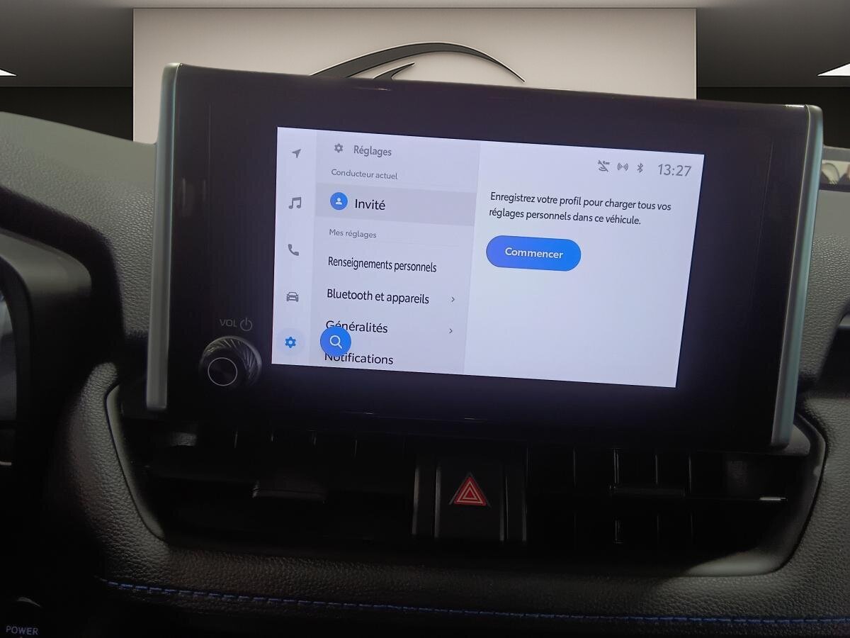 2023 Toyota RAV4 Hybrid - Image 17