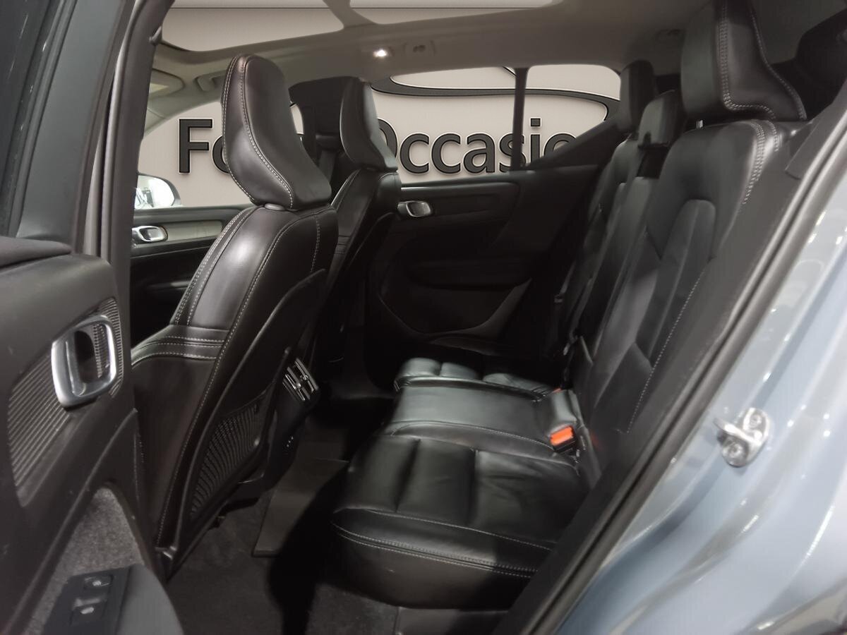 2023 Volvo XC40 - Image 4