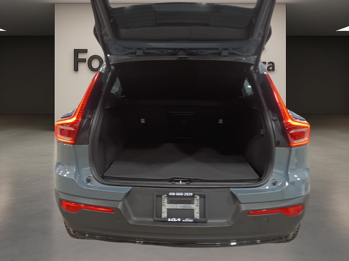 2023 Volvo XC40 - Image 5
