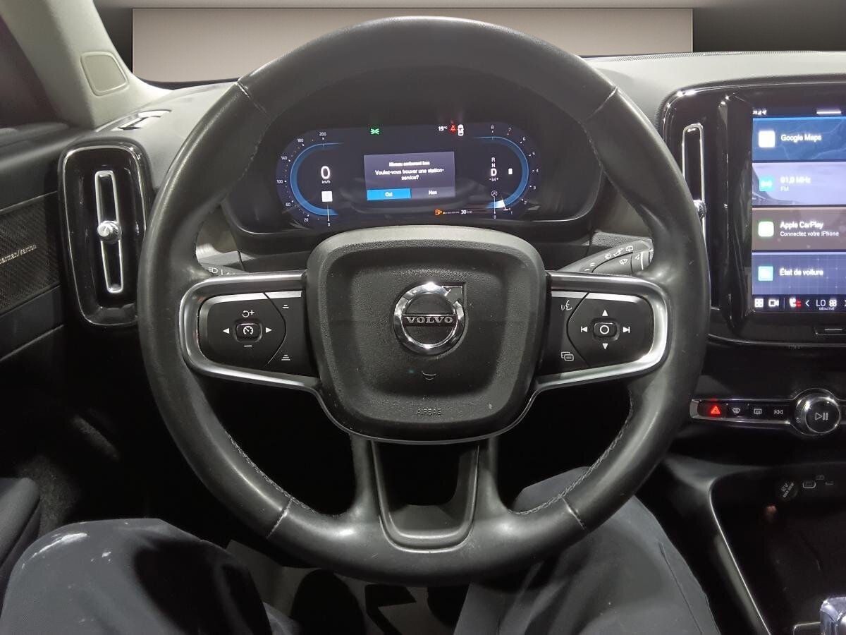 2023 Volvo XC40 - Image 11