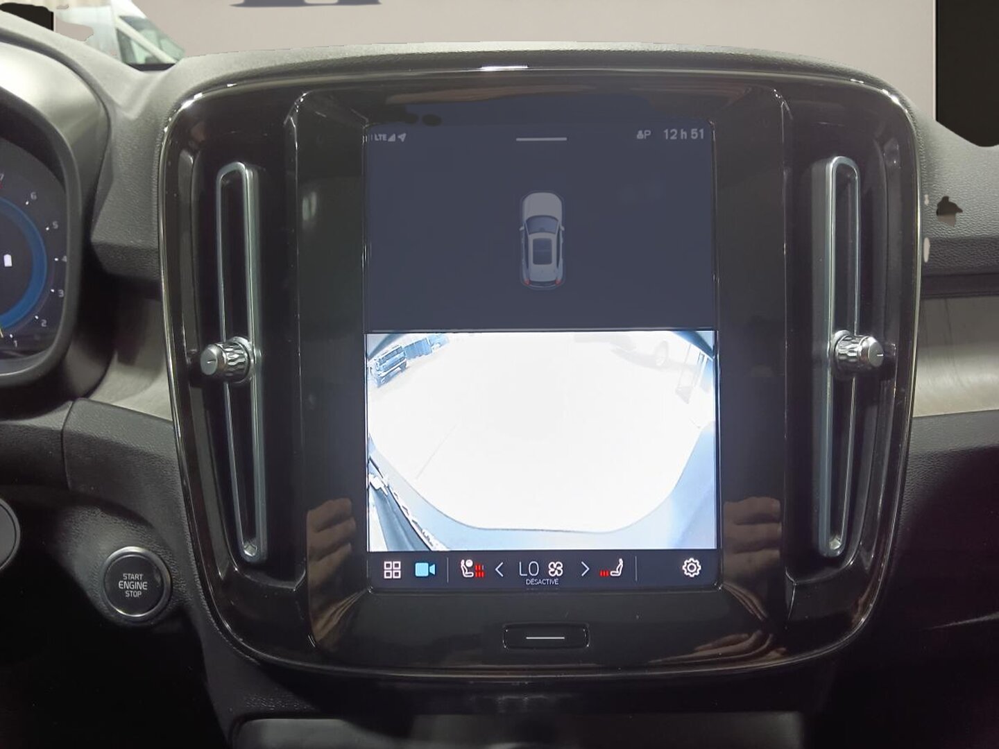 2023 Volvo XC40 - Image 13