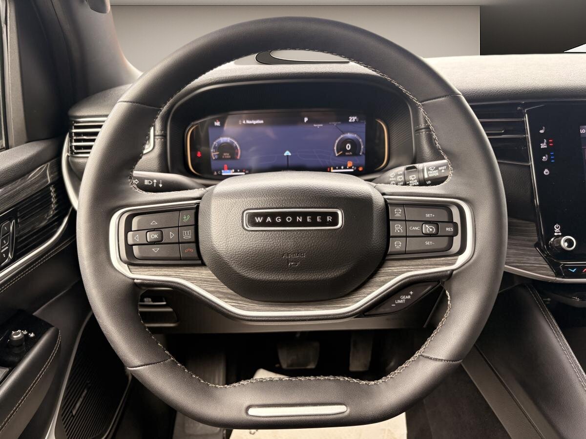 2022 Jeep Wagoneer - Image 16