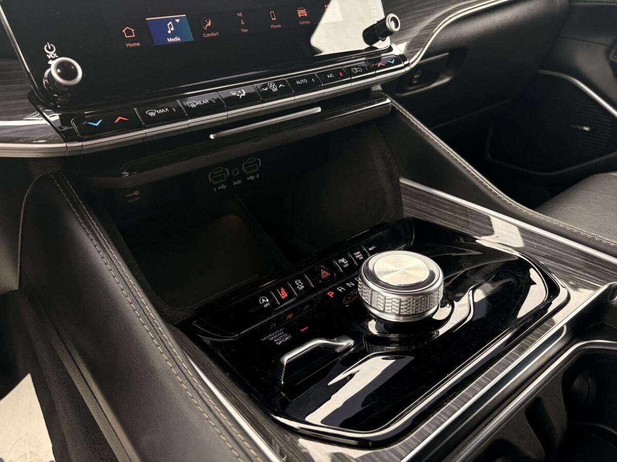 2022 Jeep Wagoneer - Image 21