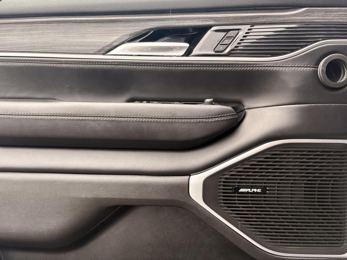 2022 Jeep Wagoneer - Image 23