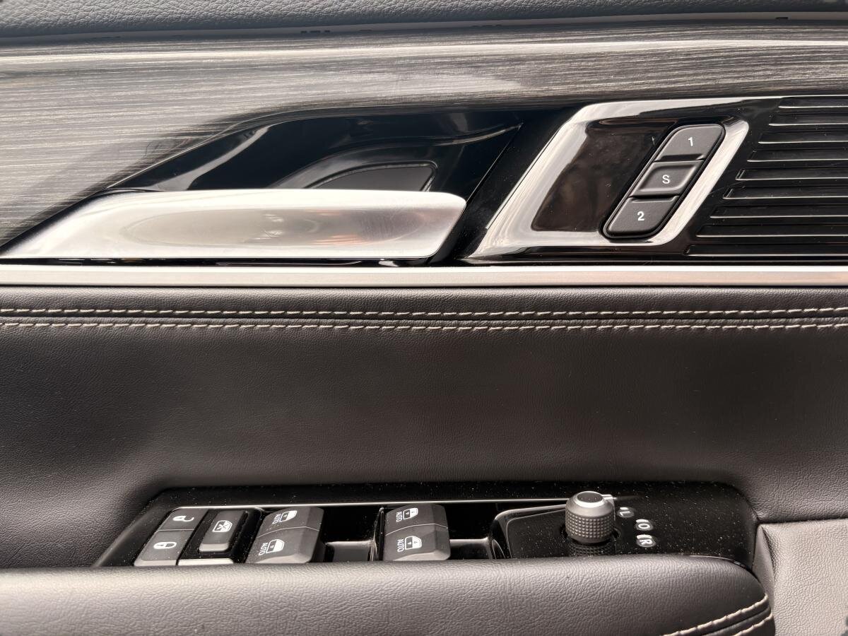 2022 Jeep Wagoneer - Image 24