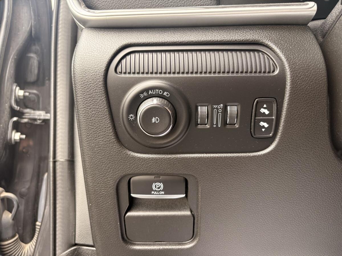 2022 Jeep Wagoneer - Image 26