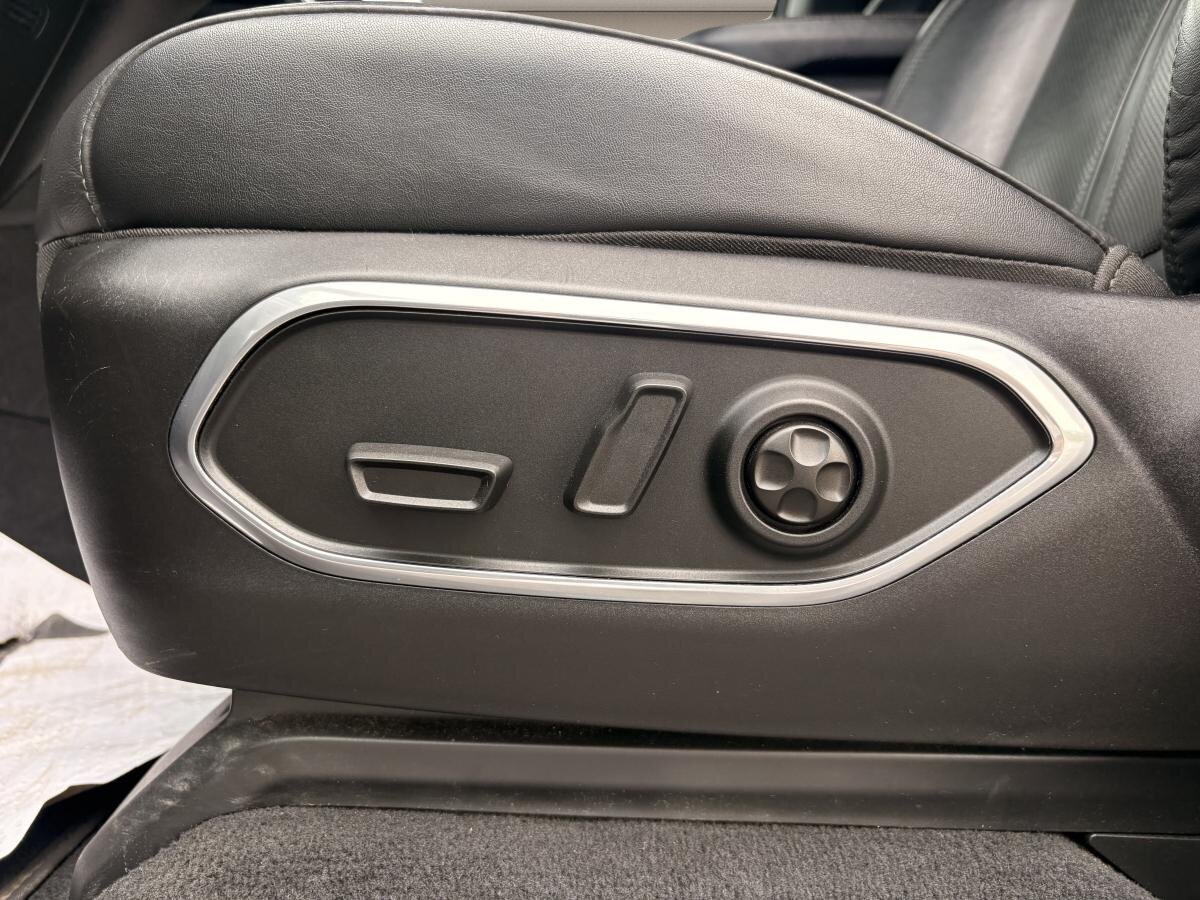 2022 Jeep Wagoneer - Image 28