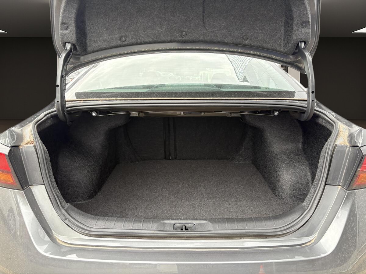 2024 Nissan Altima - Image 7