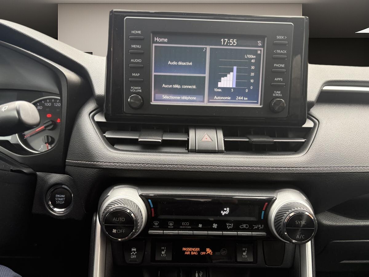 2019 Toyota RAV4 - Image 15