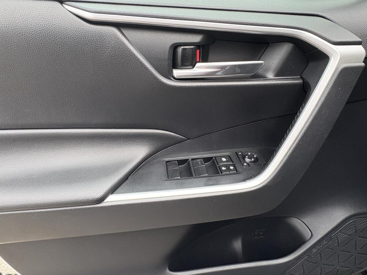 2019 Toyota RAV4 - Image 20
