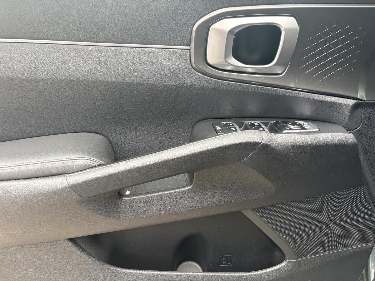 2025 Kia Sorento HEV - Image 20