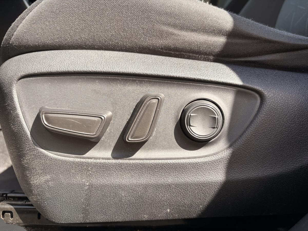 2019 Toyota RAV4 - Image 18