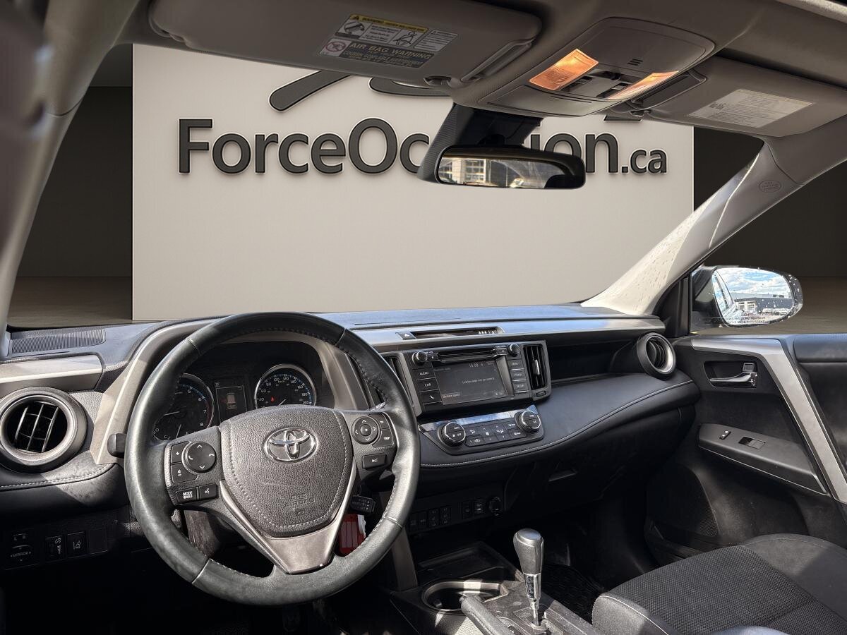2017 Toyota RAV4 - Image 5