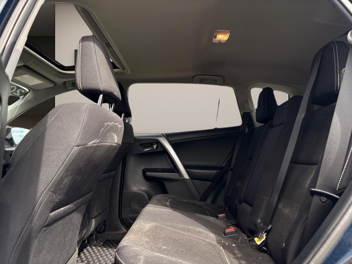 2017 Toyota RAV4 - Image 7