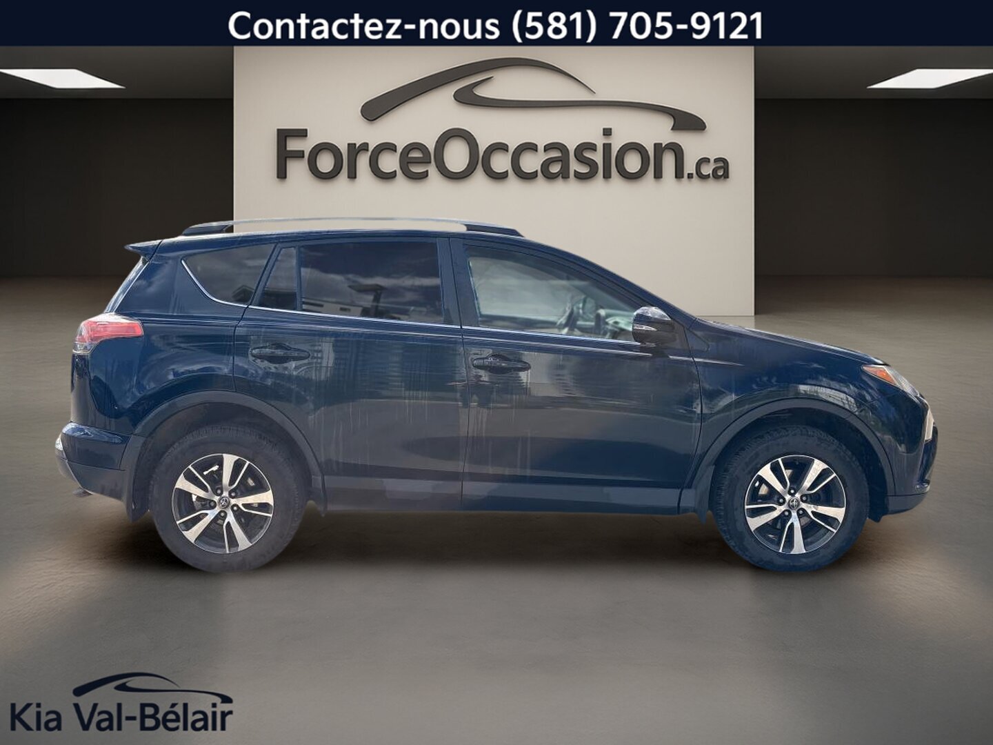 2017 Toyota RAV4 - Image 12