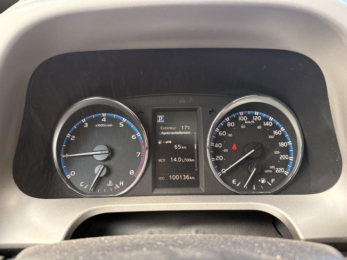 2017 Toyota RAV4 - Image 14