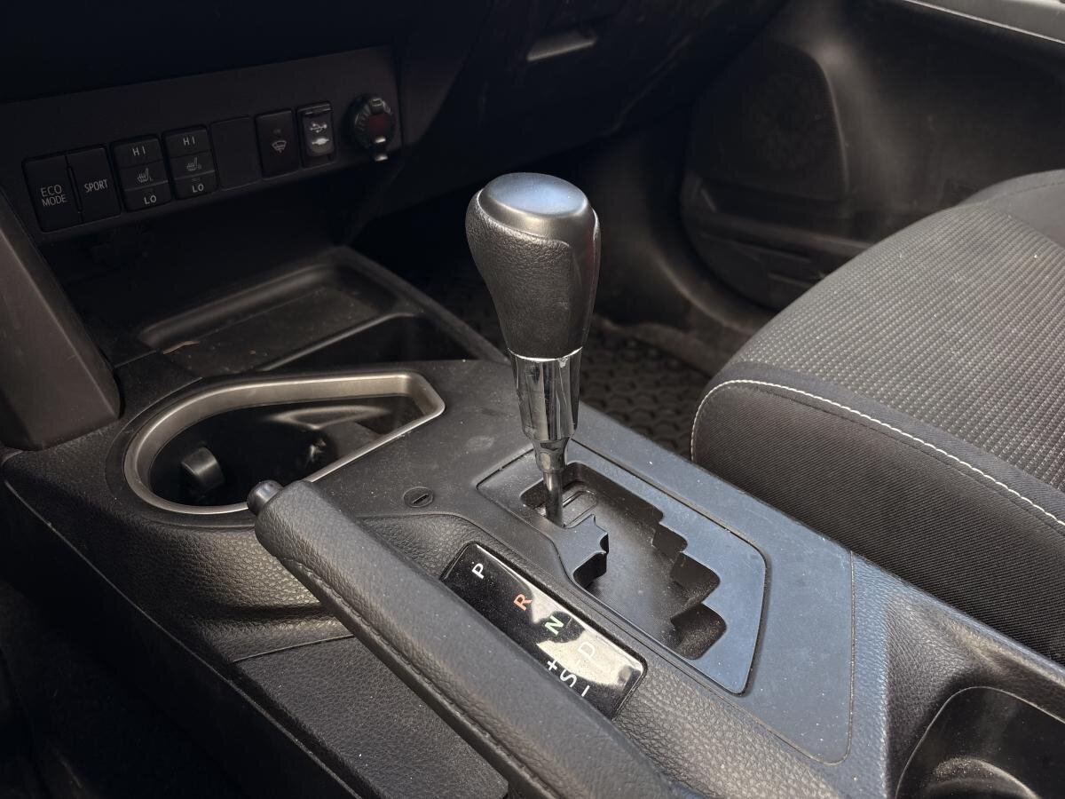 2017 Toyota RAV4 - Image 19