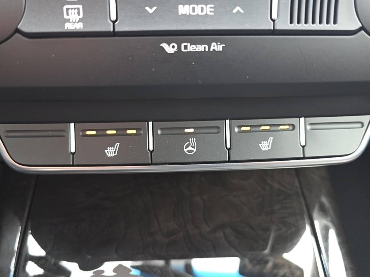 2018 Kia Sorento - Image 16