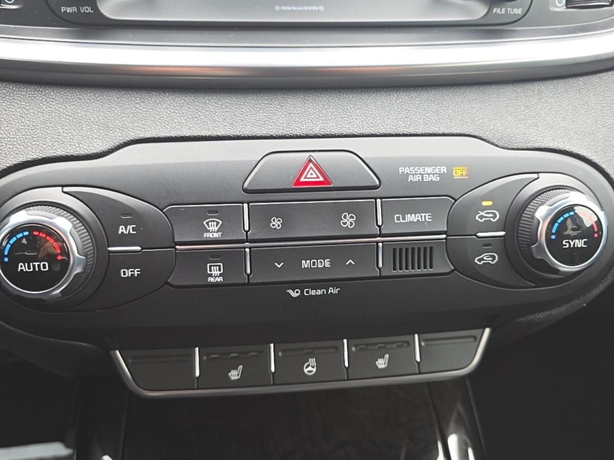 2018 Kia Sorento - Image 17
