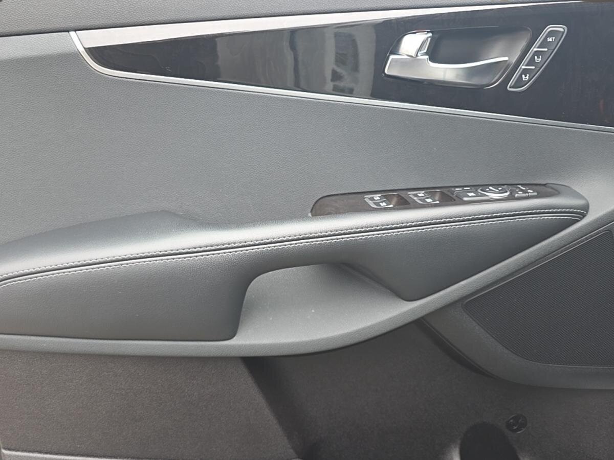2018 Kia Sorento - Image 21