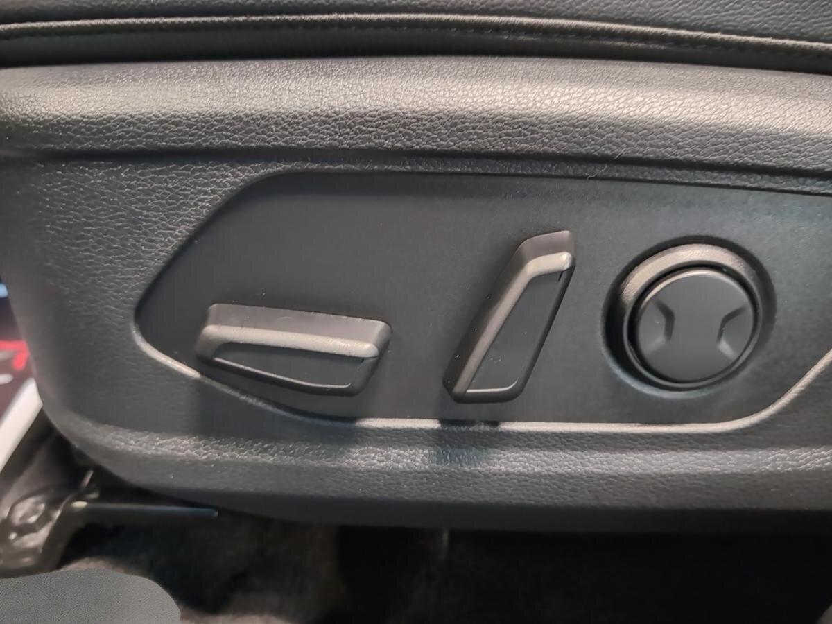 2025 Kia Sportage - Image 25