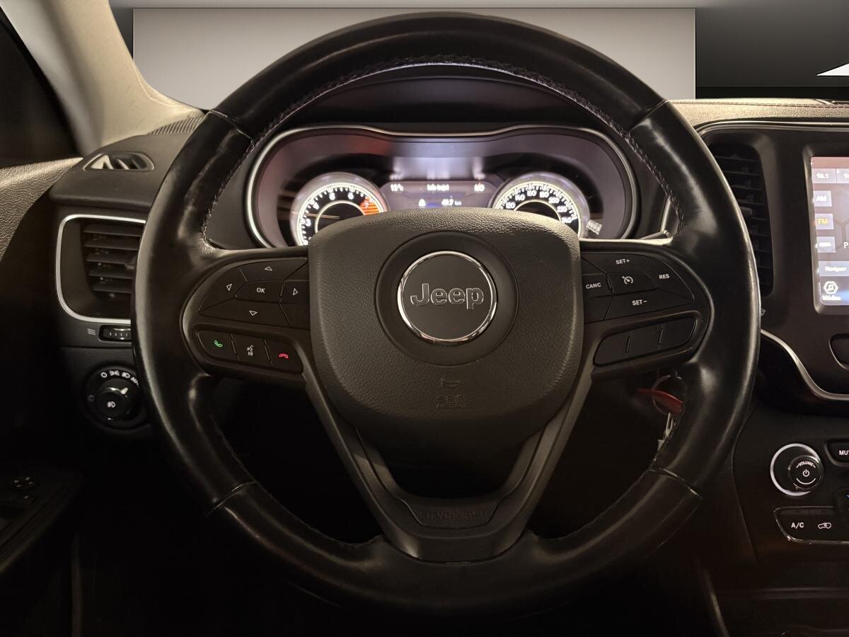 2020 Jeep Cherokee - Image 15