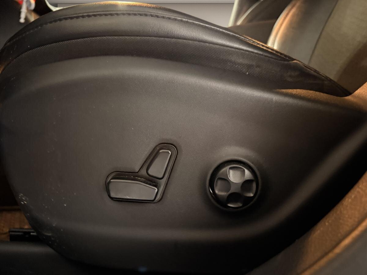 2020 Jeep Cherokee - Image 22
