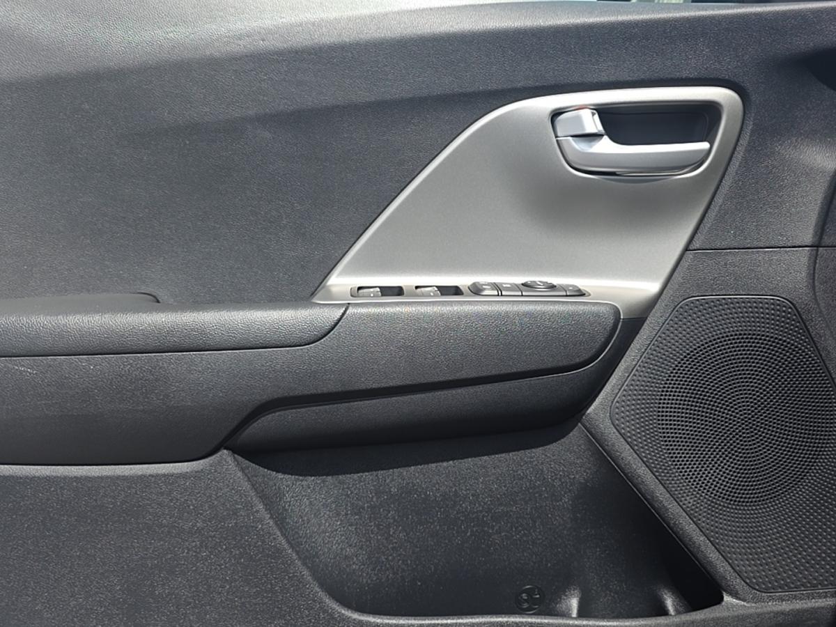 2019 Kia Niro - Image 13