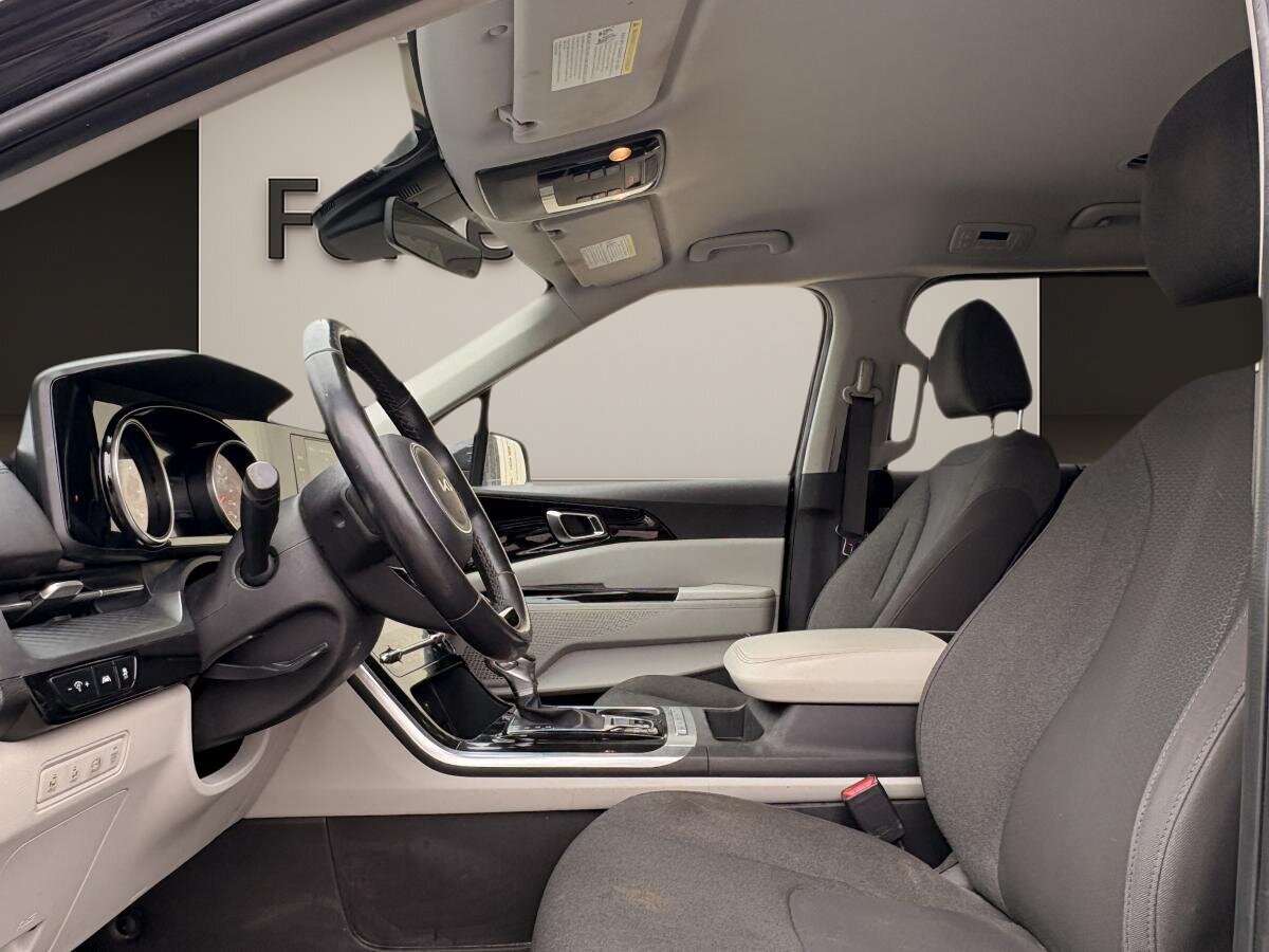 2023 Kia Carnival - Image 5