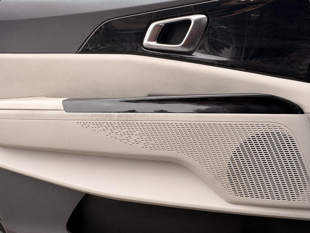 2023 Kia Carnival - Image 21