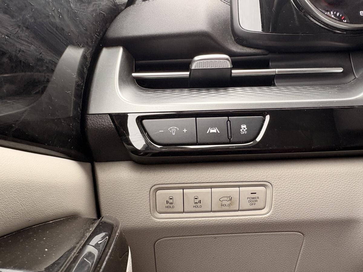 2023 Kia Carnival - Image 22