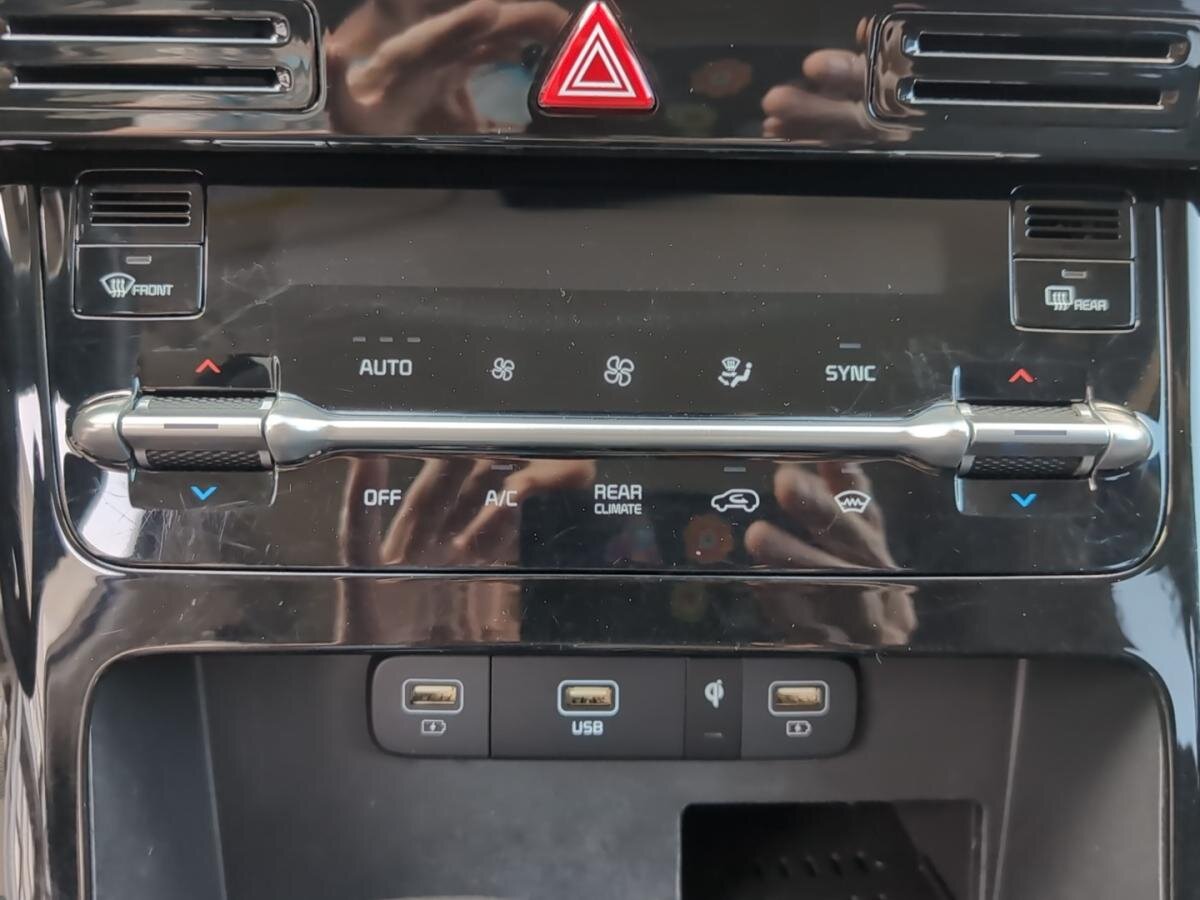 2024 Kia Carnival - Image 18