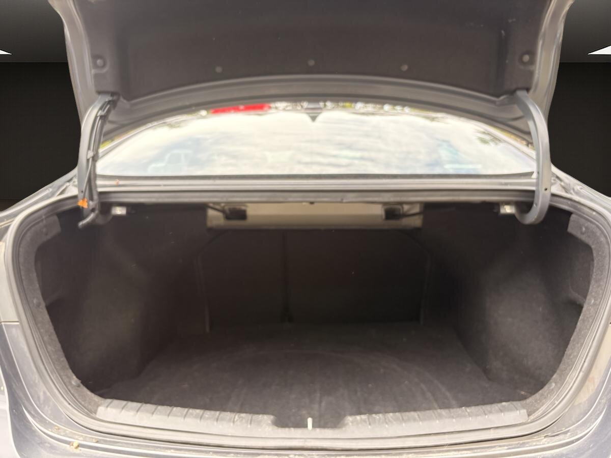 2018 Hyundai Elantra - Image 7