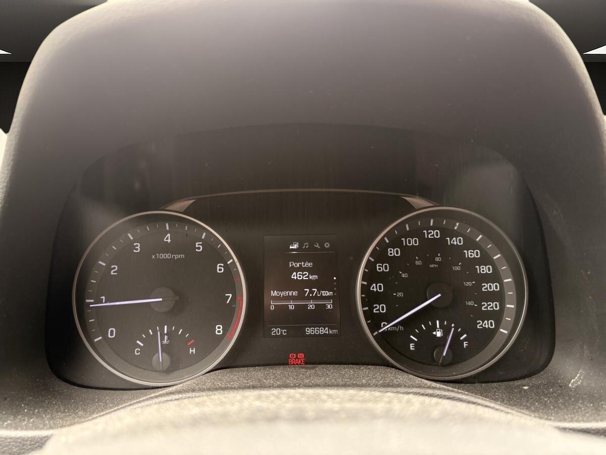 2018 Hyundai Elantra - Image 14