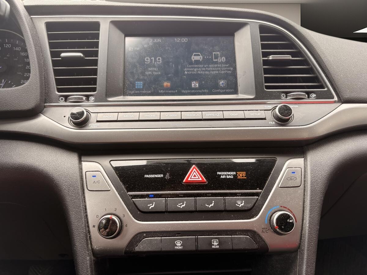 2018 Hyundai Elantra - Image 16