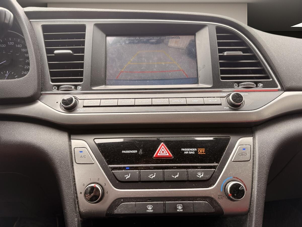 2018 Hyundai Elantra - Image 17