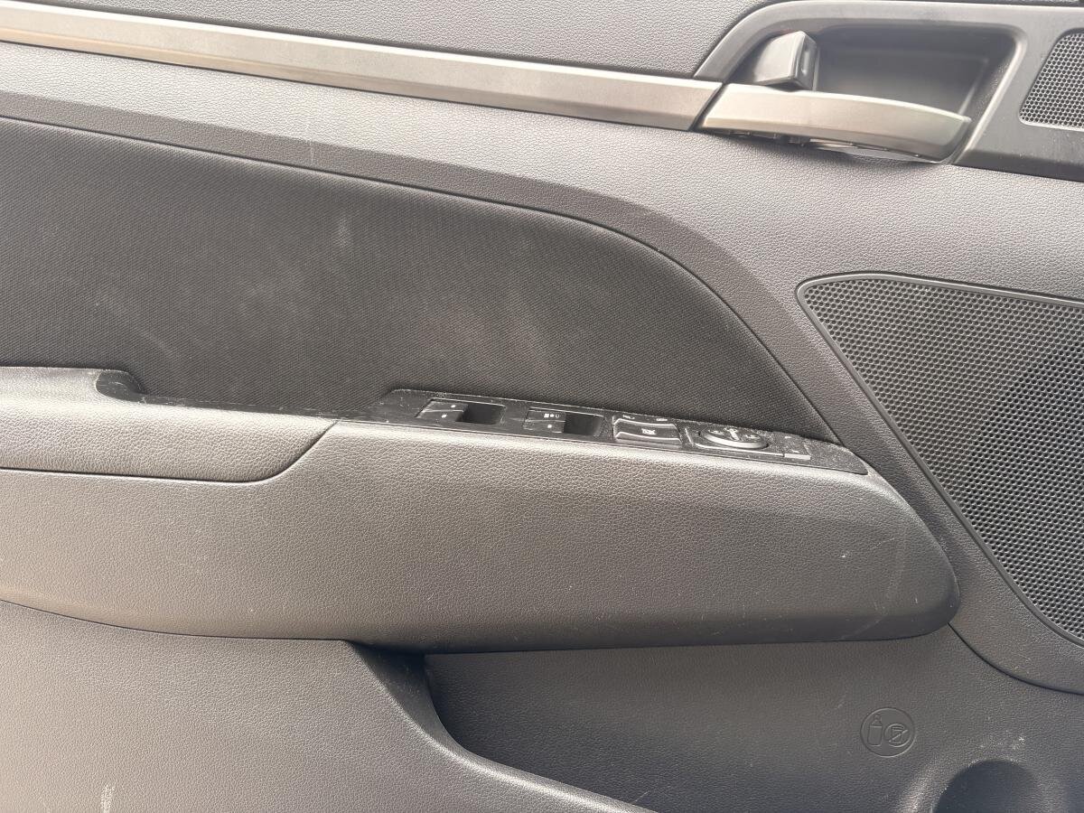 2018 Hyundai Elantra - Image 19