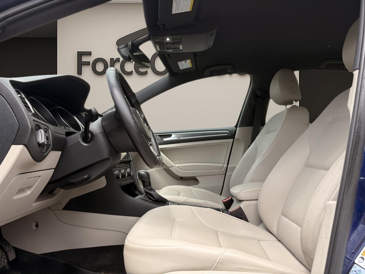 2020 Volkswagen e-Golf - Image 4
