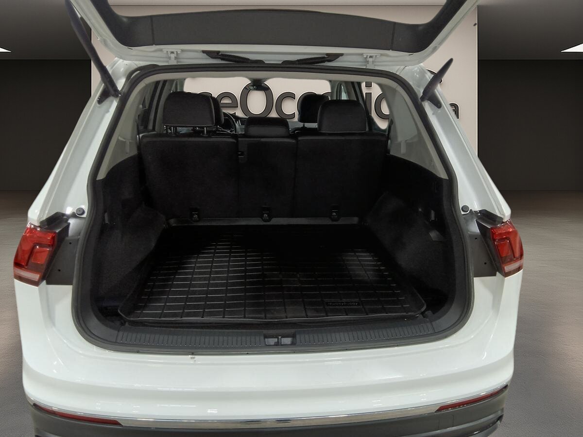 2023 Volkswagen Tiguan - Image 8