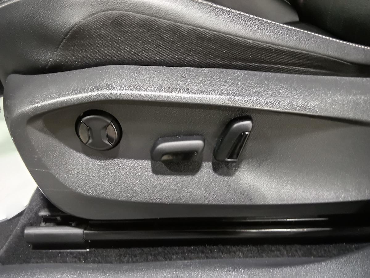 2023 Volkswagen Tiguan - Image 27