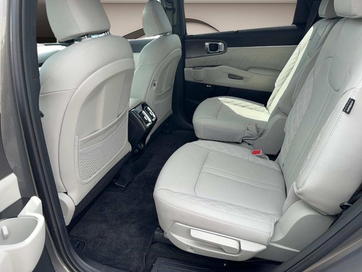 2025 Kia Sorento - Image 7