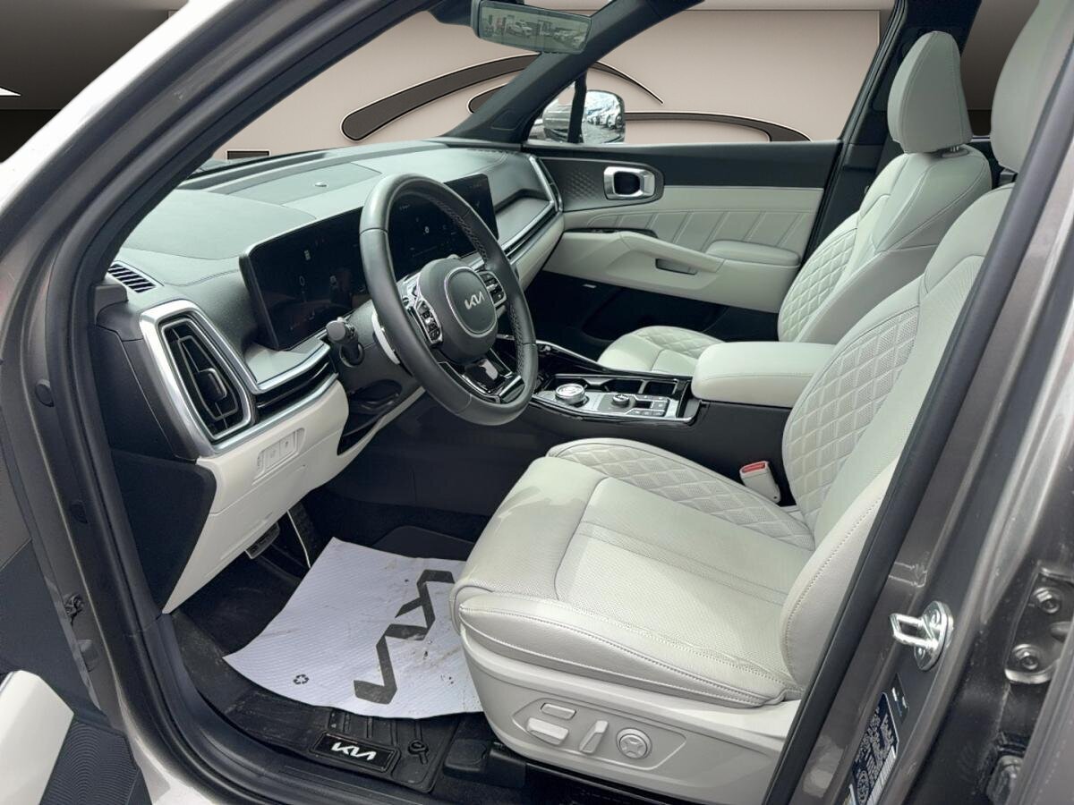 2025 Kia Sorento - Image 10