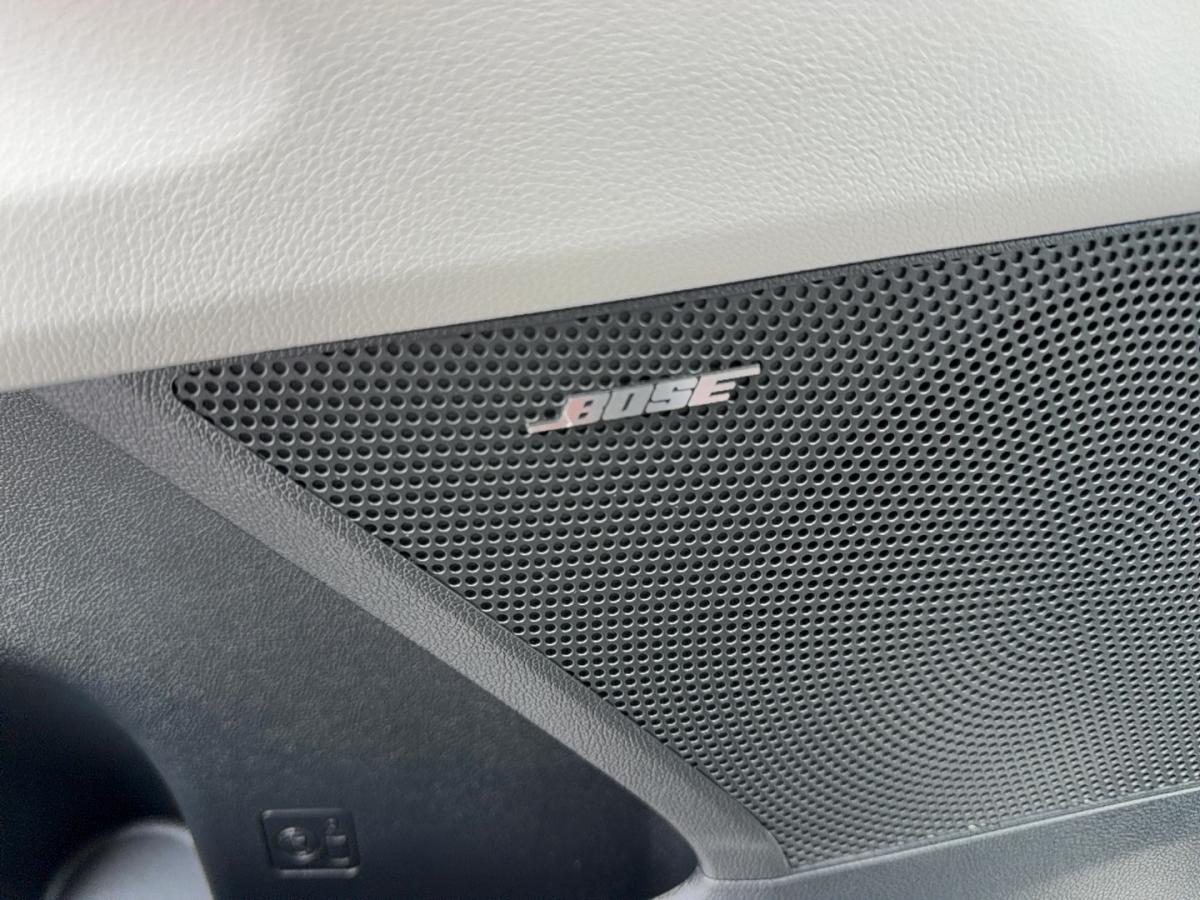 2025 Kia Sorento - Image 13
