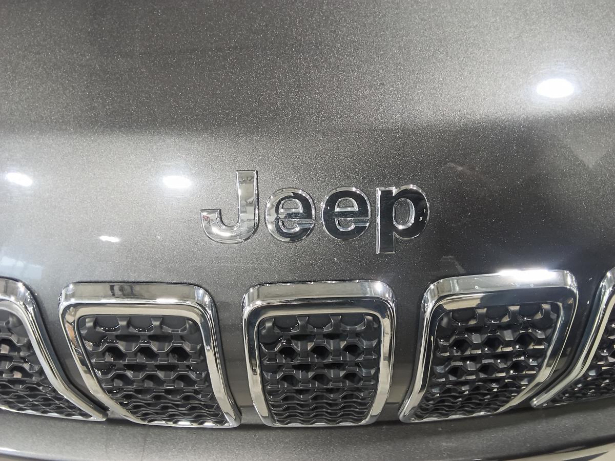 2019 Jeep Cherokee - Image 8
