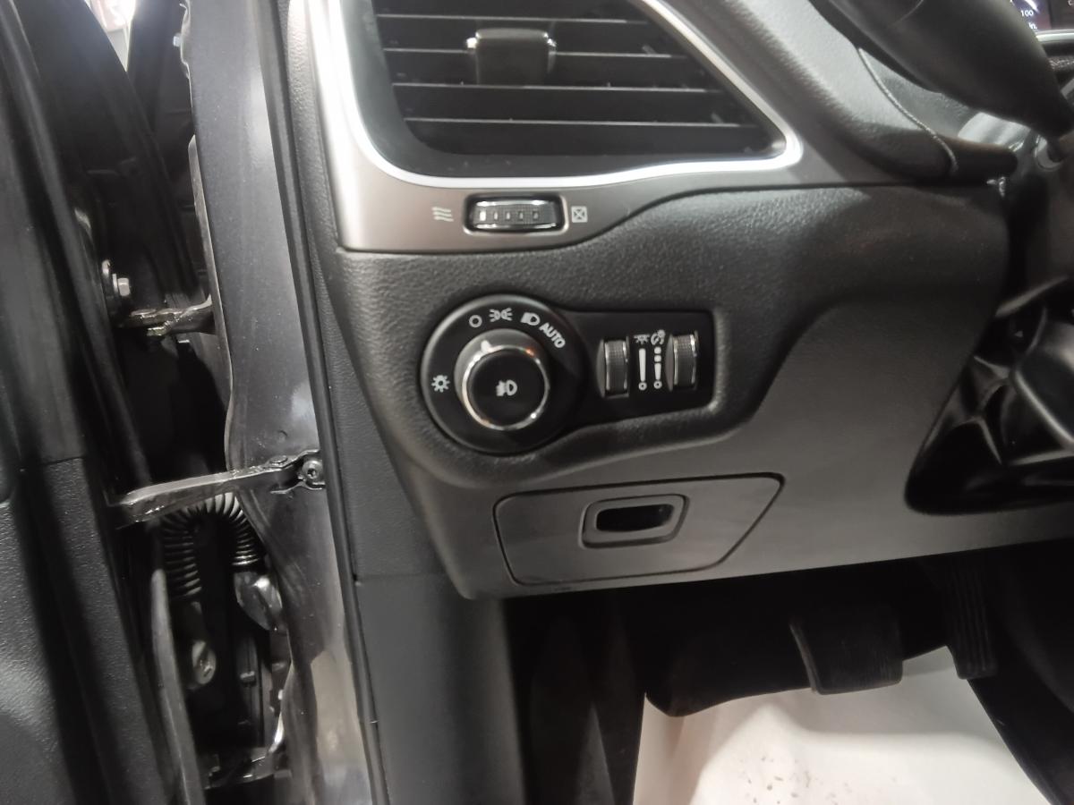 2019 Jeep Cherokee - Image 19