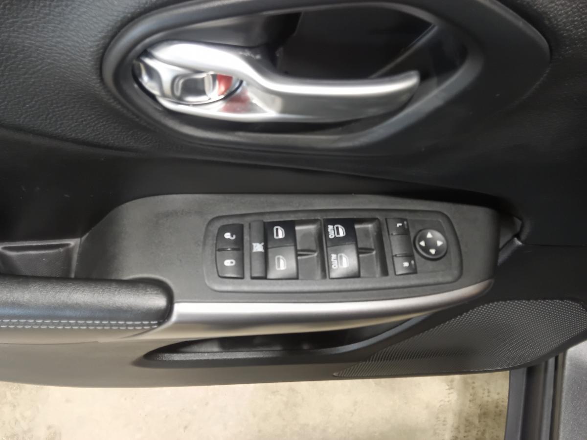 2019 Jeep Cherokee - Image 20