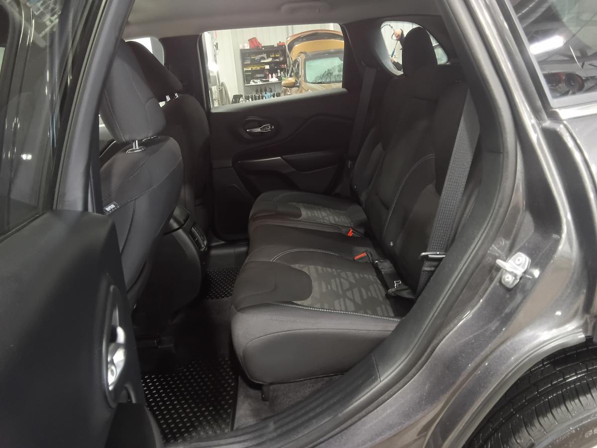 2019 Jeep Cherokee - Image 21