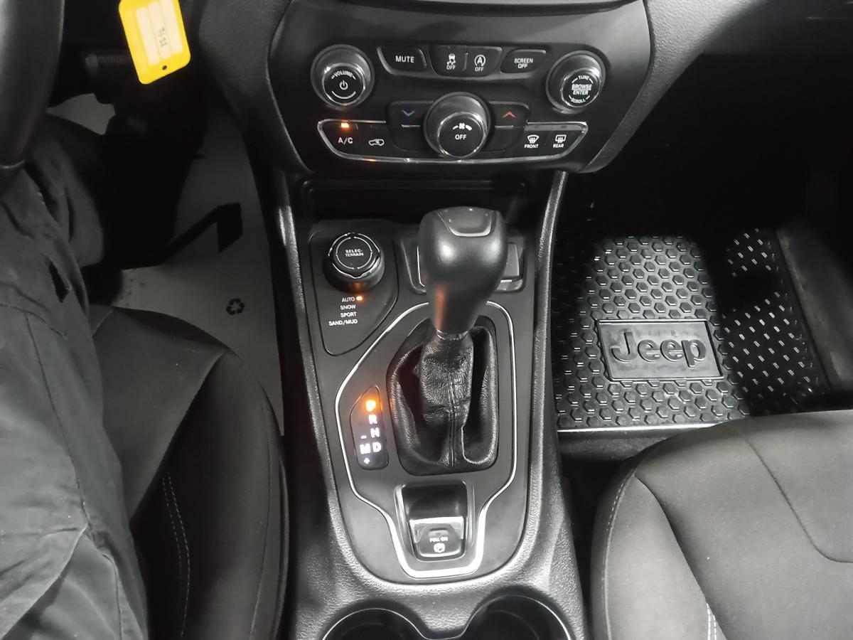 2019 Jeep Cherokee - Image 24
