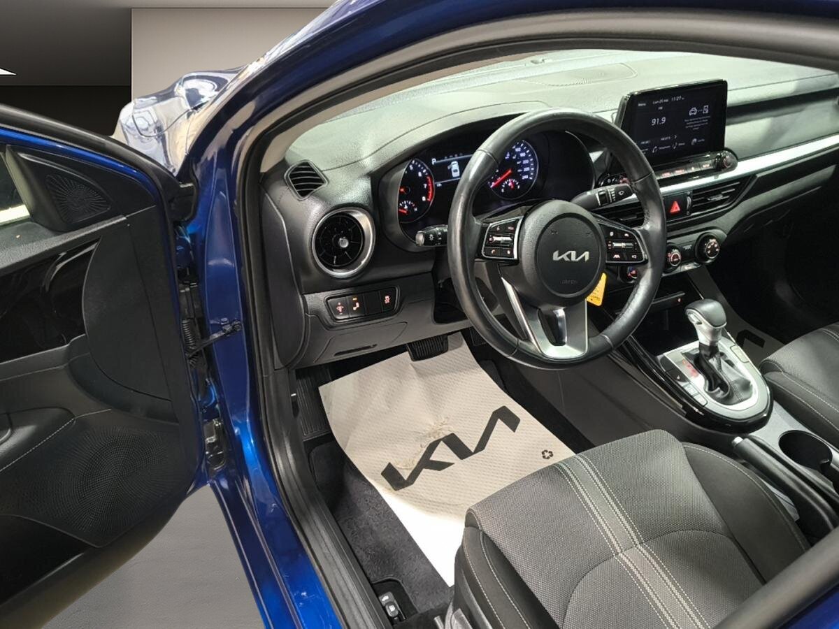 2022 Kia Forte - Image 13